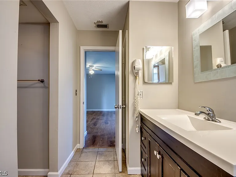4616 SE 6th Ave #202 — Photo 16