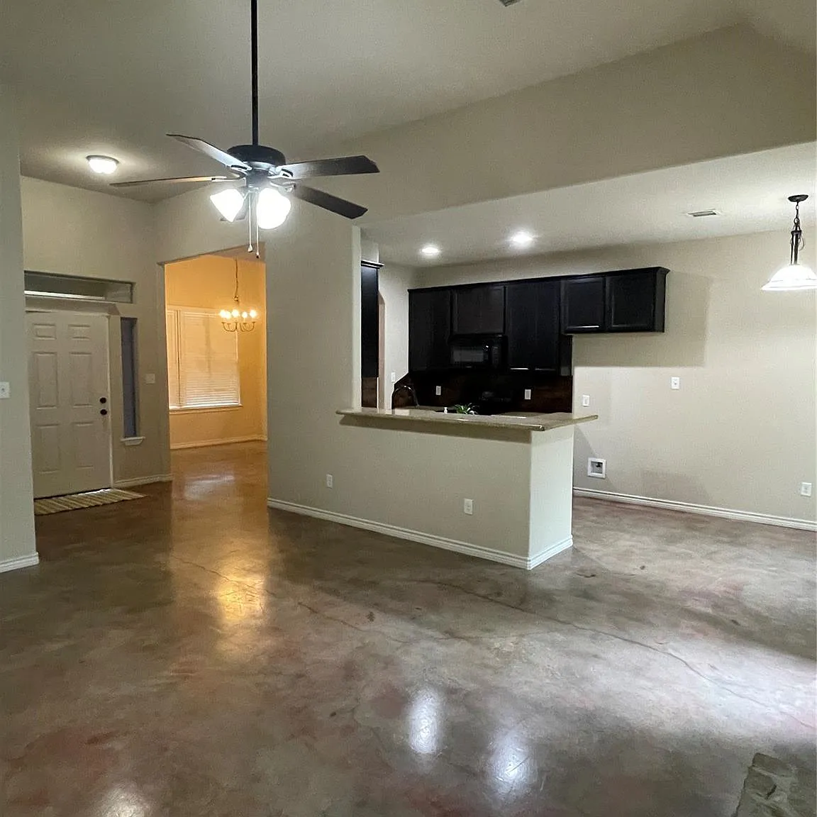 3 bed, 2.0 bath, 1316 sqft, $1,800 — Photo 3