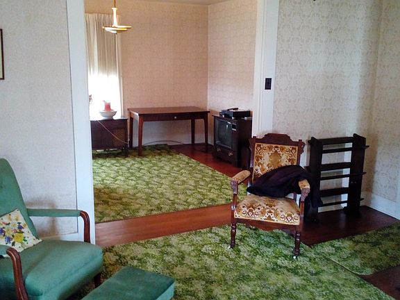 Living Rm, Family Rm behind