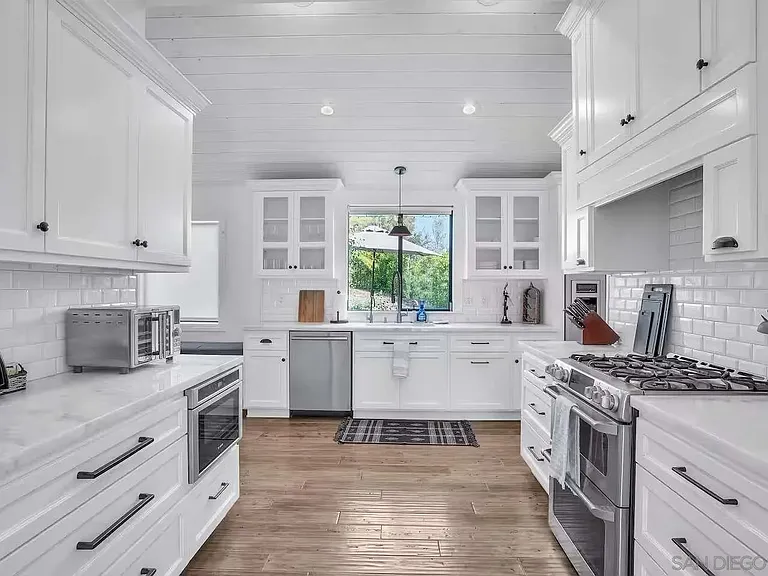 3550 Laketree Dr — Photo 11