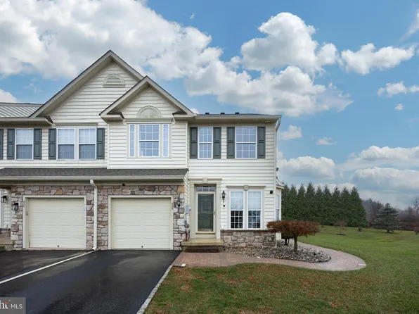 238 S Savanna Dr, Pottstown, PA 19465