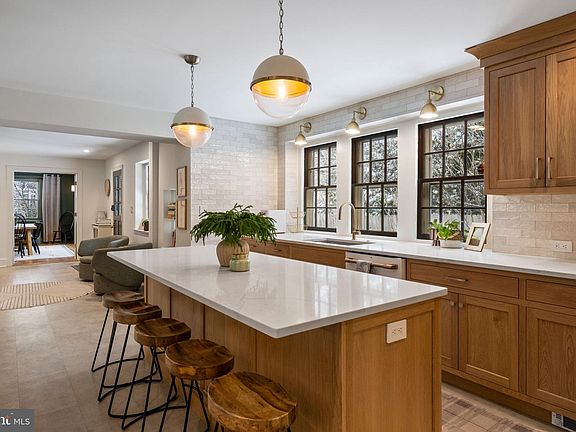 3rd image of 30 Summit St