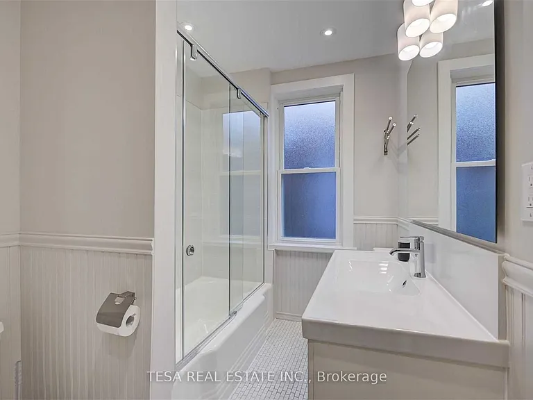 648 Bathurst St #2 — Photo 14