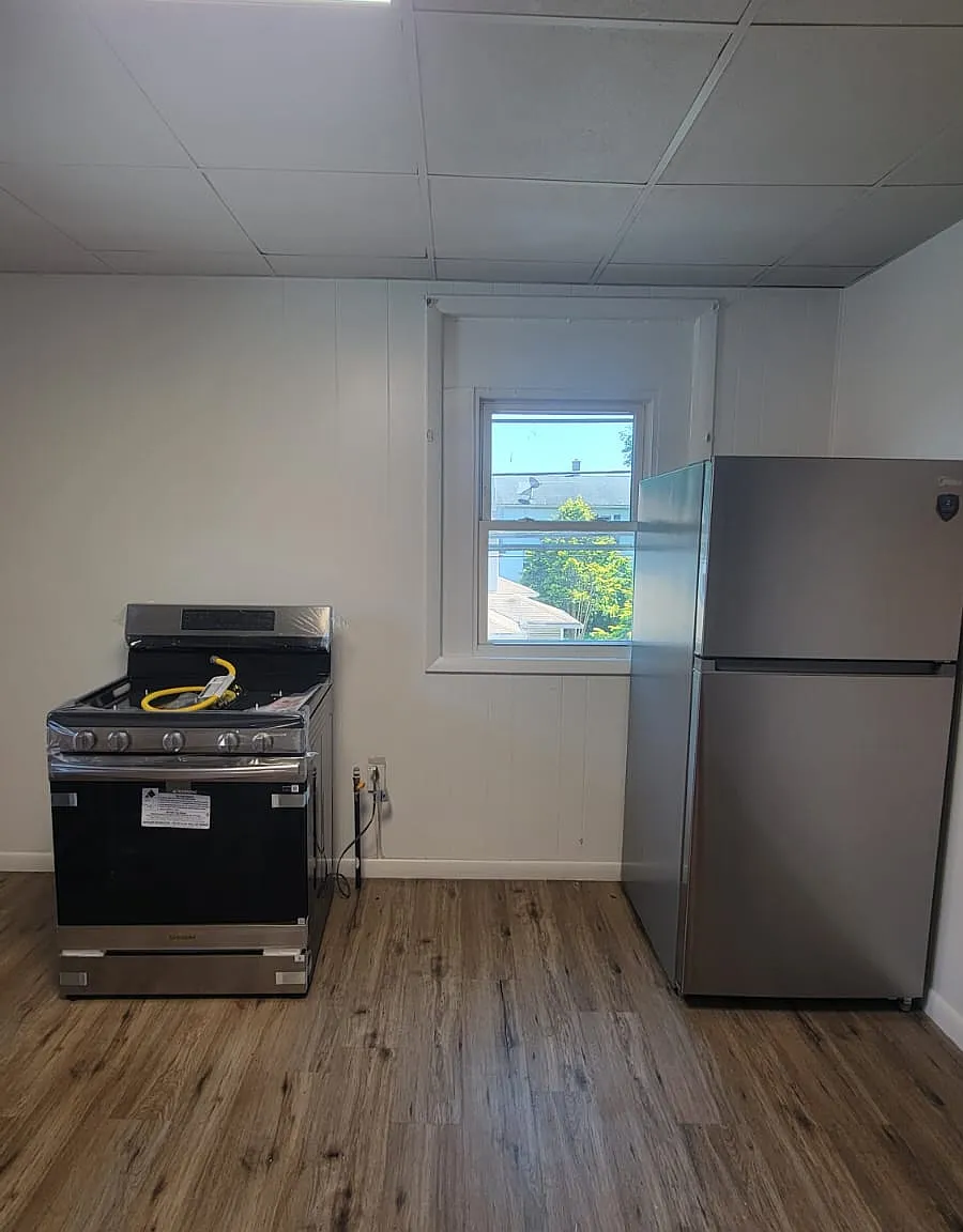 3 bed, $1,300 — Photo 1