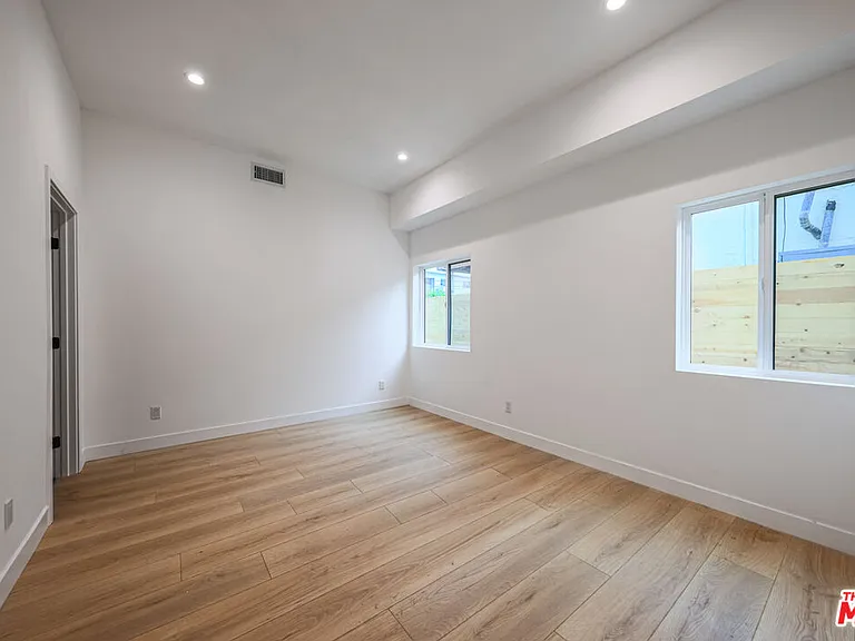 1525 S Carmelina Ave #1525 — Photo 7