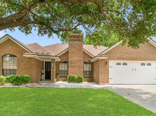 113 Bumelia Street, Lake Jackson, TX 77566