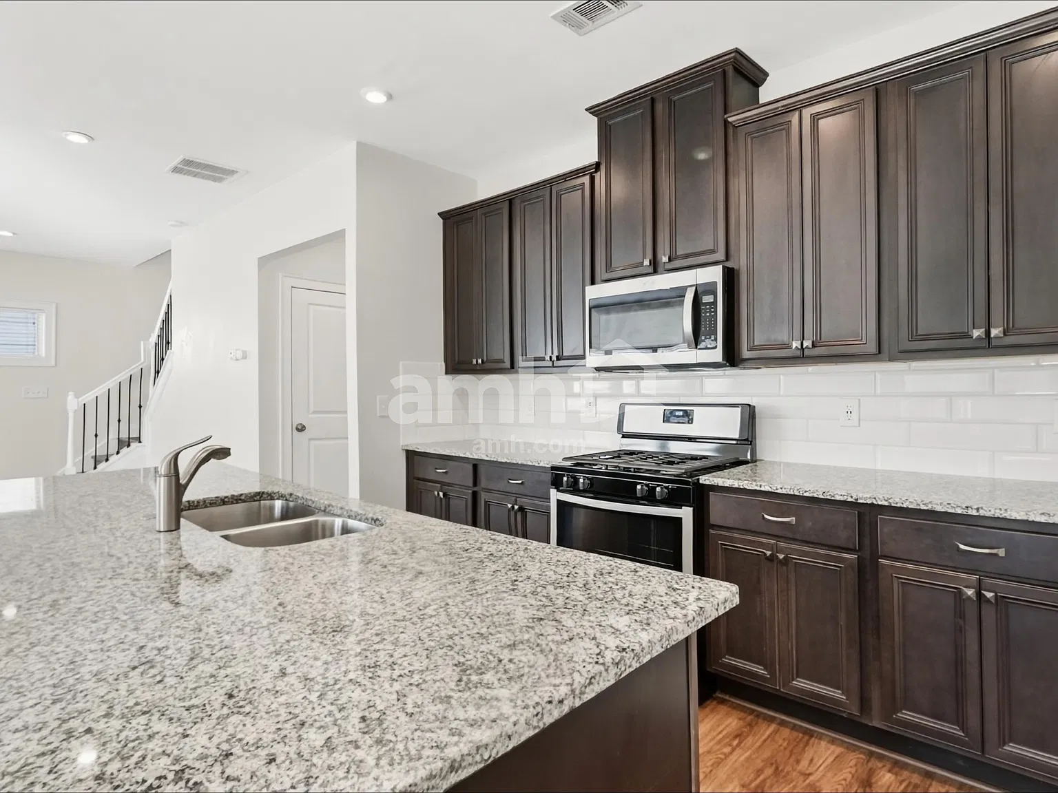 4 bed, 2.5 bath, 2456 sqft, $2,735 — Photo 4