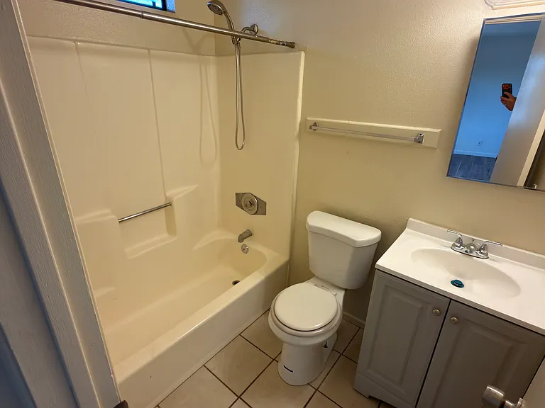 3662 Van Dyke Ave #7 — Photo 4