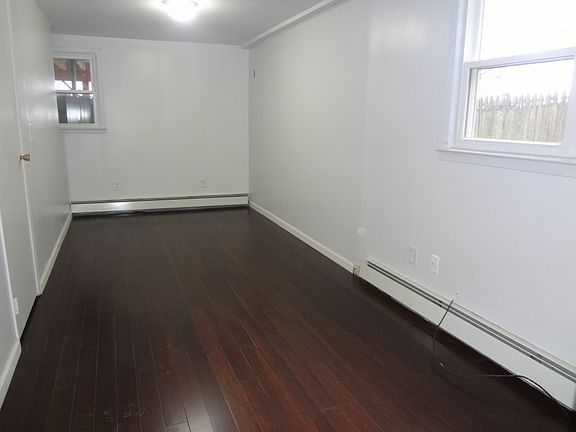 5th image of 655 Warburton Ave