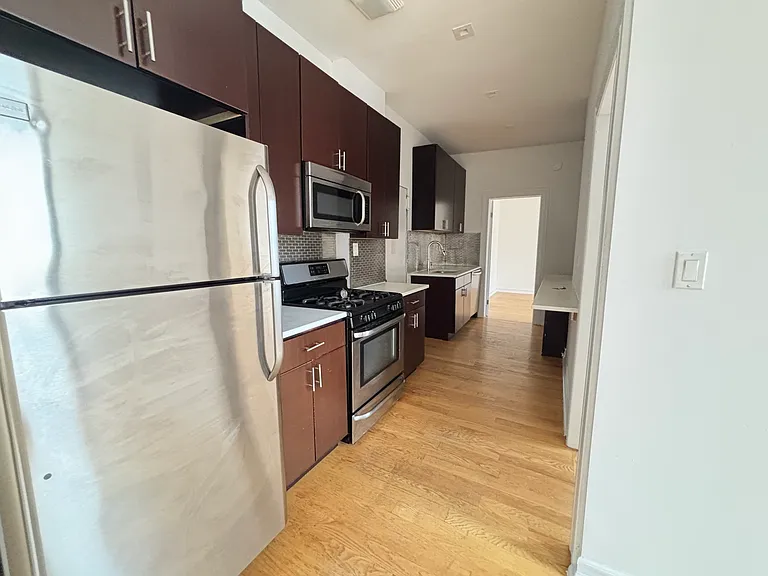 1087 Carroll St #B14 — Photo 3