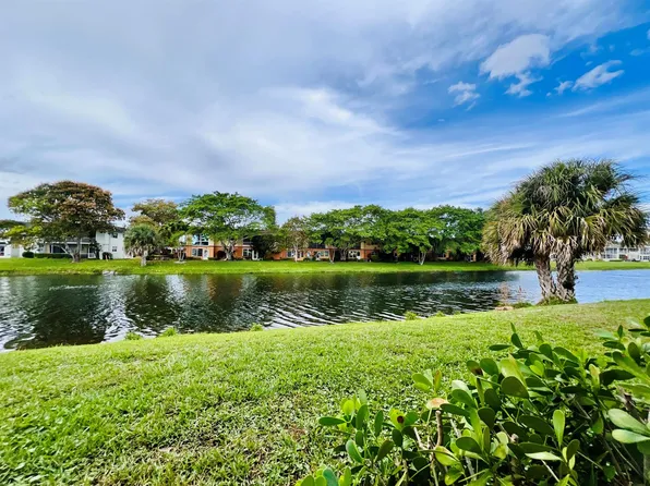 27 Sheffield St E #B, Wellington, FL 33414