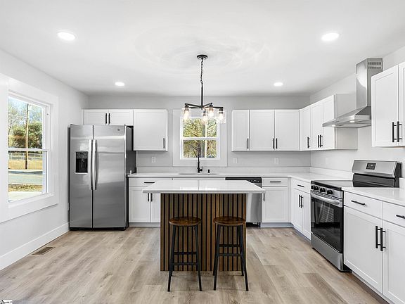 2nd image of 320 Carney St