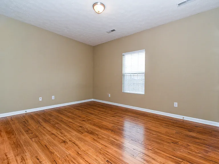 Silver Creek Apartments — Photo 27