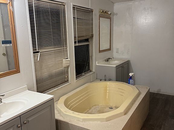 4th image of 1298 38th St NW