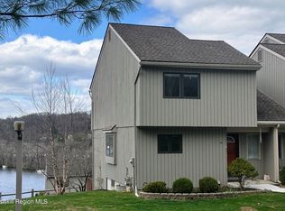 61 Rondout Hbr, Port Ewen, NY 12466
