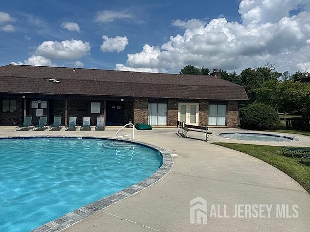 2nd image of 1214 Country Mill Dr