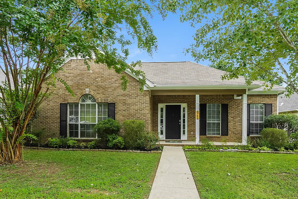 3 bed, 2.0 bath, 1608 sqft, $1,775 — Photo 1