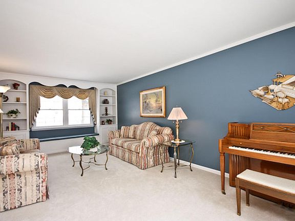 5th image of 1210 E Patten Dr