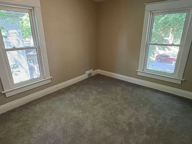 1114 N University Dr — Photo 14