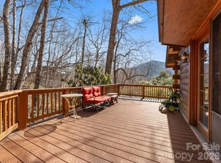 250 Creekside Dr, Maggie Valley, NC 28751