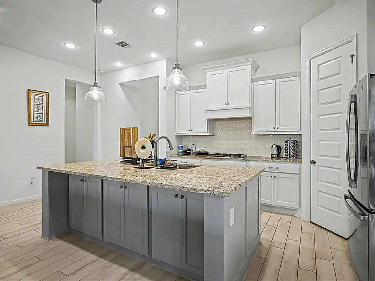5610 Vintage Oaks Ln — Photo 6