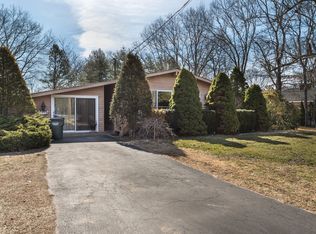 131 W Tiana Rd, Hampton Bays, NY 11946