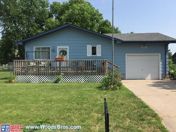 1211 E 8th St, Grand Island, NE 68801