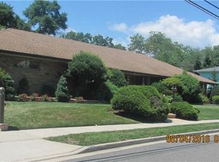 44 Willowbrook Ln, Freeport, NY 11520