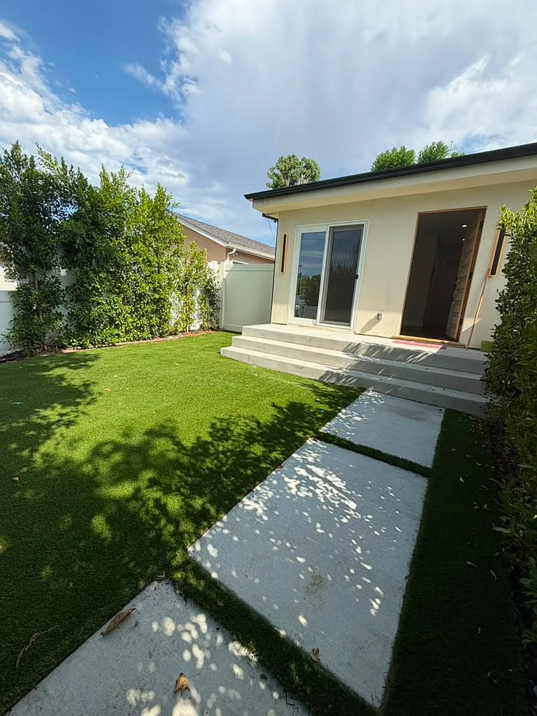 1 bed, 450 sqft, $2,300 — Photo 2