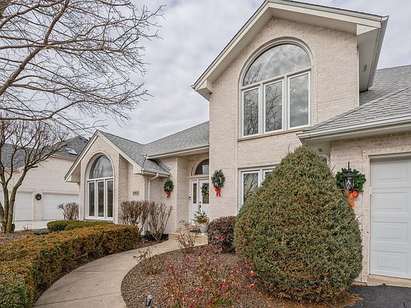 3rd image of 10900 Royal Glen Dr