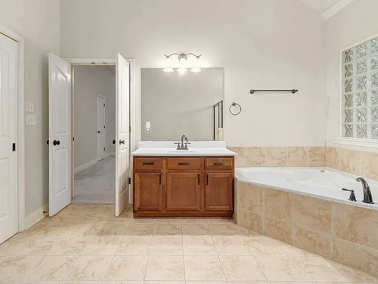 11405 Larue Belle Ln — Photo 10