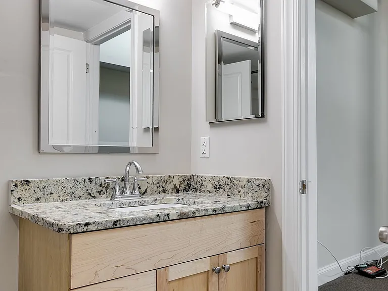 1710 E Franklin St — Photo 24