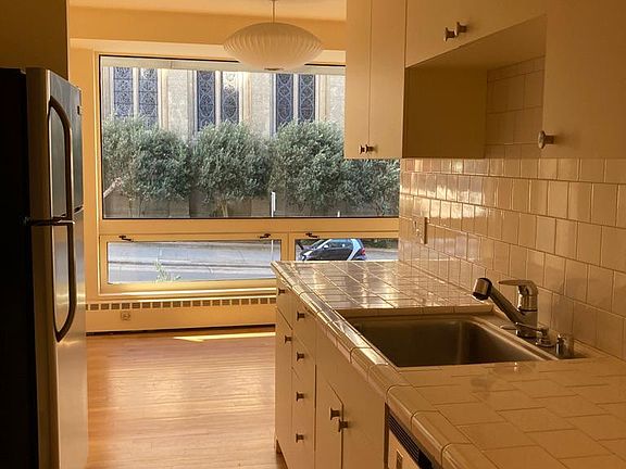 3rd image of 1177 California St APT 209