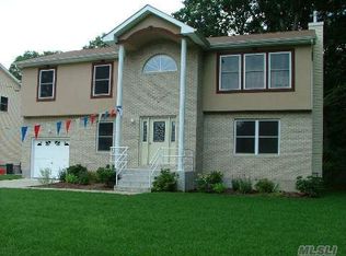 565 Willow St, West Hempstead, NY 11552