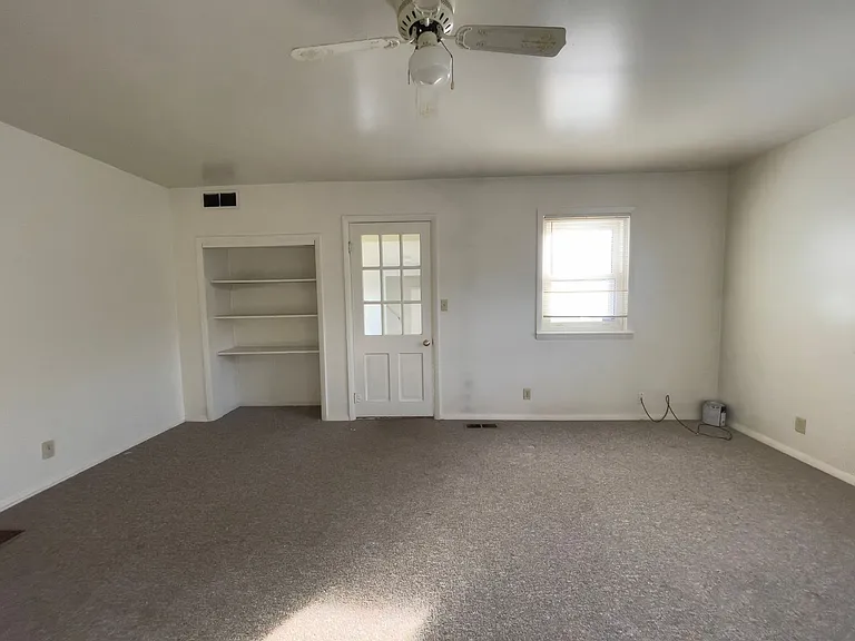 Coming Soon: 9011 W Jackson St! 3 Bedroom 1 Bath! Pet Friendly! Yorktown School District — Photo 19