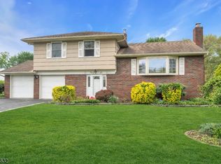 36 Alan Dr, Fairfield, NJ 07004