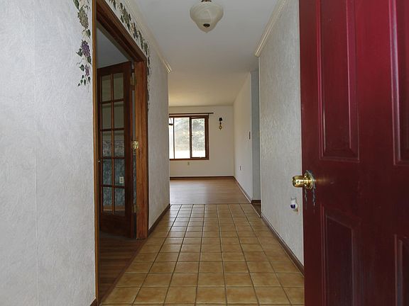 3rd image of 1318 Mayflower Dr