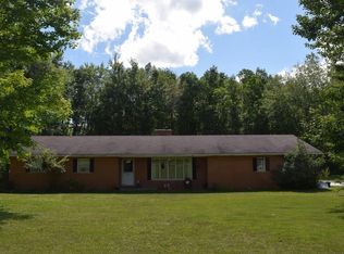 303 Mont Phillips Rd, Shady Spring, WV 25918