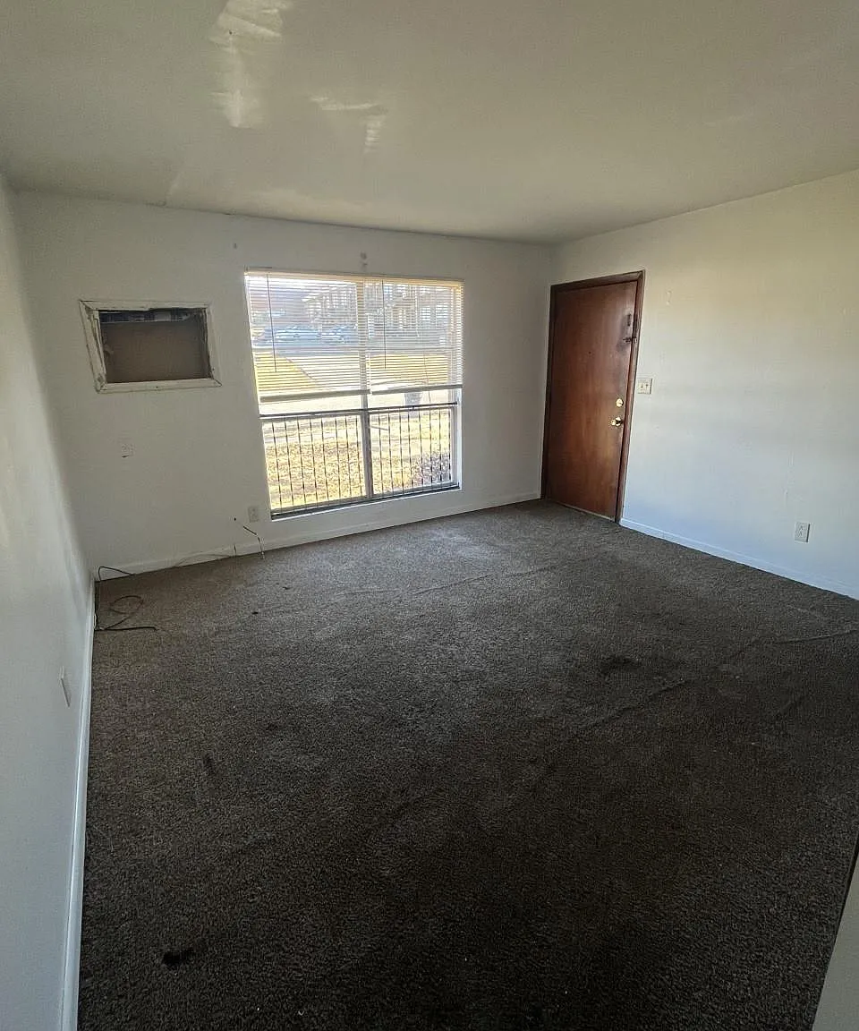 2 bed, 1.0 bath, $495 — Photo 2