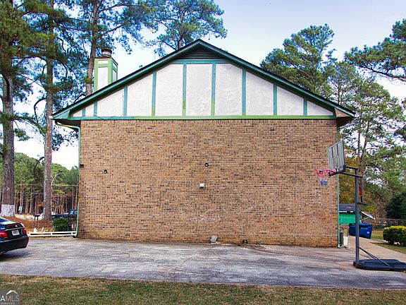 2nd image of 2139 Golfview Dr SE