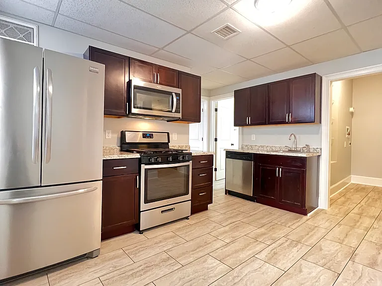 12 Winfield St #3R — Photo 16