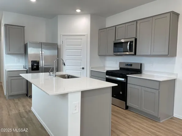 12141 E Morris Carson Dr, Vail, AZ 85641