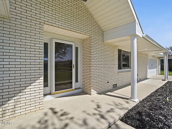 3rd image of 406 Lavina Ave