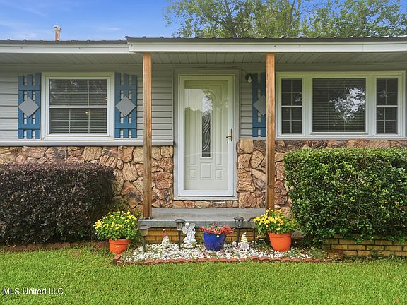 2nd image of 208 Plainview Cir