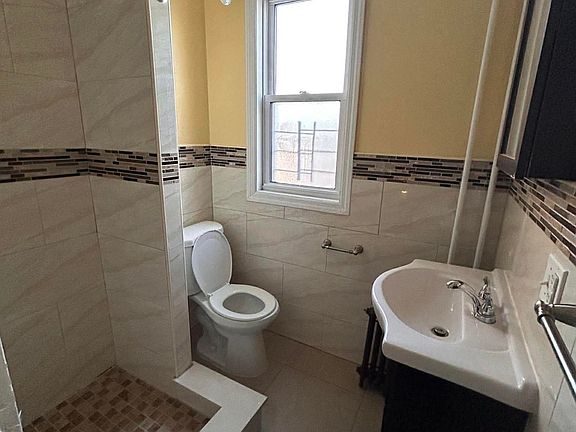 5th image of 2868 Roebling Ave #1