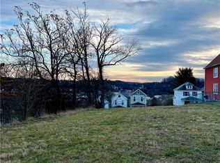 909 1/2 Scott Ave, Jeannette, PA 15644