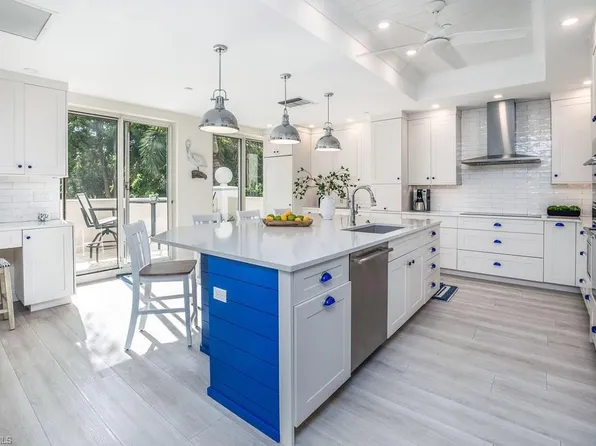 7049 Pelican Bay BLVD #V3, NAPLES, FL 34108