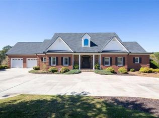 135 Grand View St, Dahlonega, GA 30533