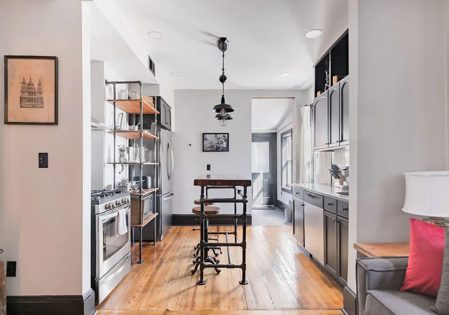 Industrial Loft Offers Historic Feel Near Conv Ctr — Photo 2