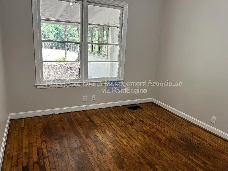 126 Sihane Rd — Photo 7